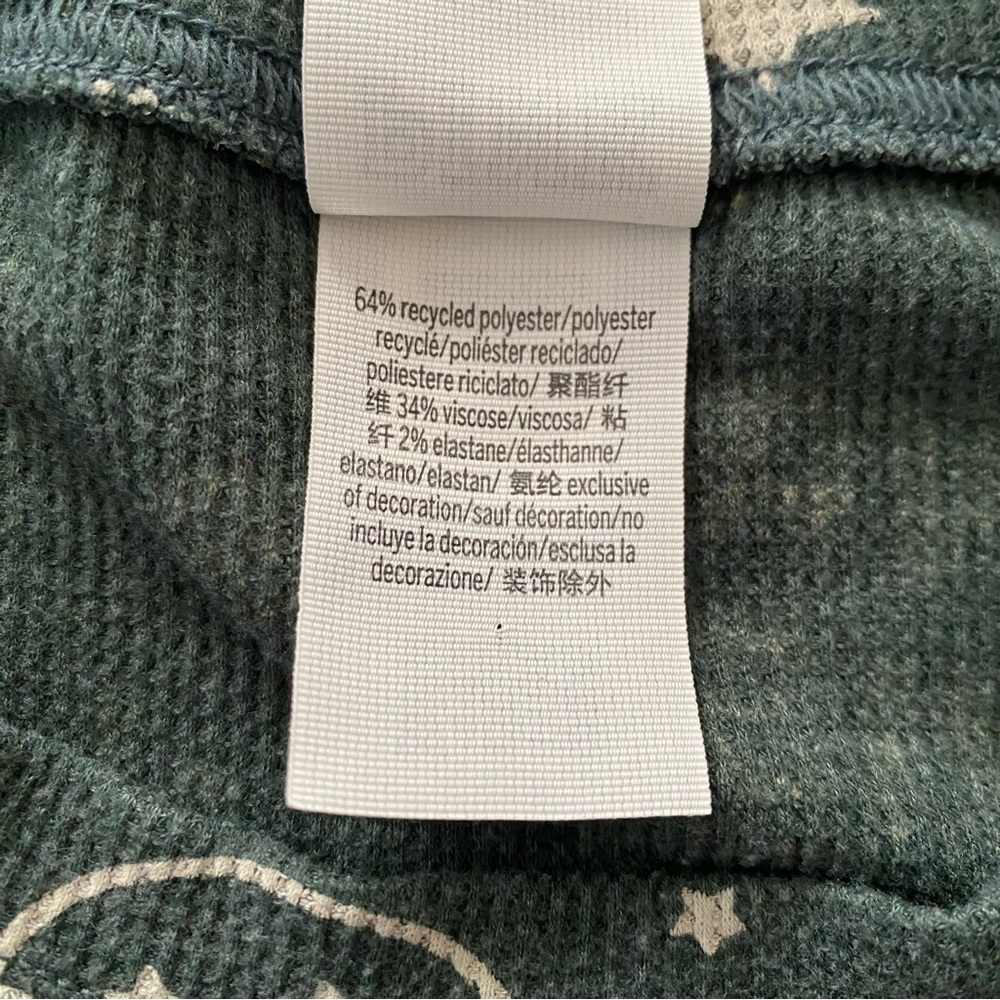 PINK Victoria's Secret Snowflake Graphic Top - Picture 3 of 3